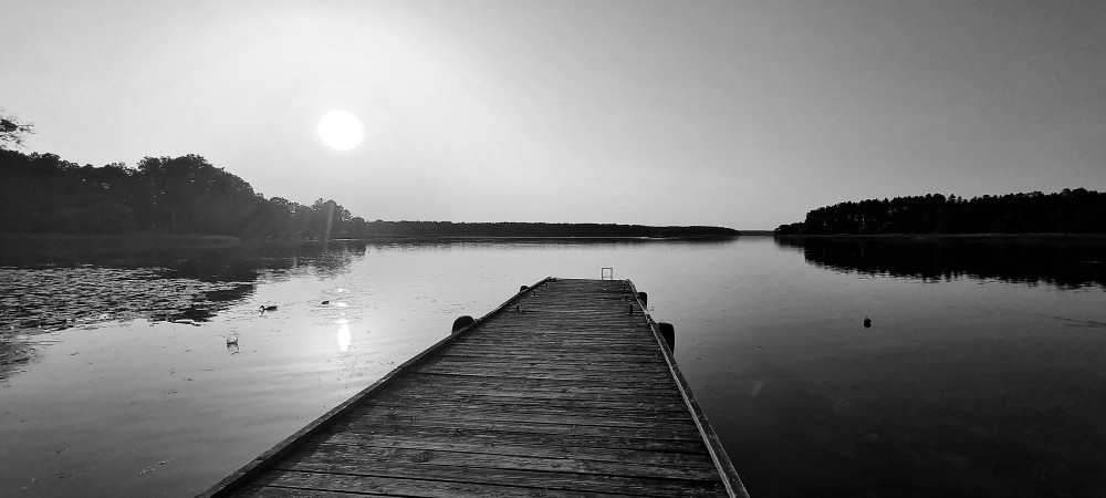 ATRAKCYJNY DOMEK LETNISKOWY NAD JEZIOREM