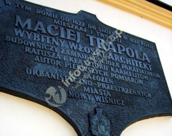Tablica poświęcona Marcinowi Trapoli w miejscowości Nowy Wiśnicz