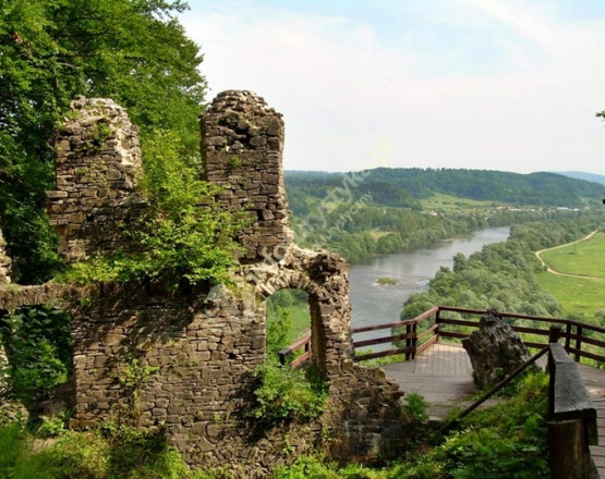 Ruiny zamku Sobień w miejscowości Manasterzec