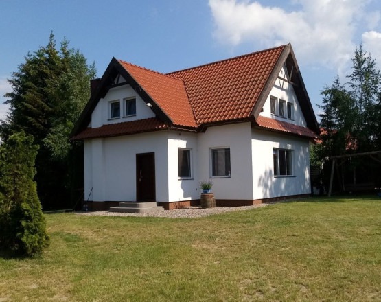 Dom całoroczny nad jeziorem w miejscowości Mrówki