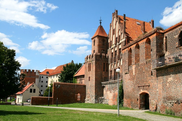 Zwiedzanie Dworu Artusa w Toruniu w miejscowości Toruń