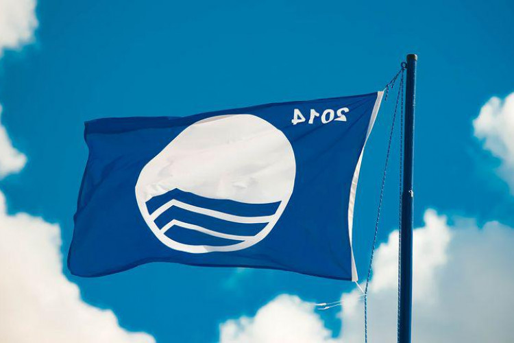 Wybierasz się w tym roku nad morze? Zobacz, które kąpieliska zostały wyróżnione błękitną flagą. w miejscowości Gdańsk
