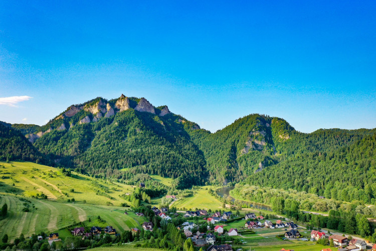 Trzy Korony najpopularniejszy szczyt w Pieninach w miejscowości Szczawnica
