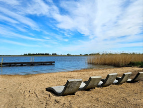 Domki przy plaży  w miejscowości Szymonka