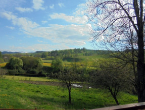 Domek nad rzeką  w miejscowości Kacwin