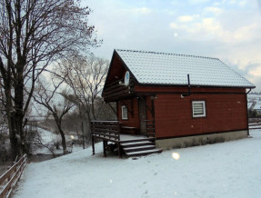 Domek nad rzeką  w miejscowości Kacwin