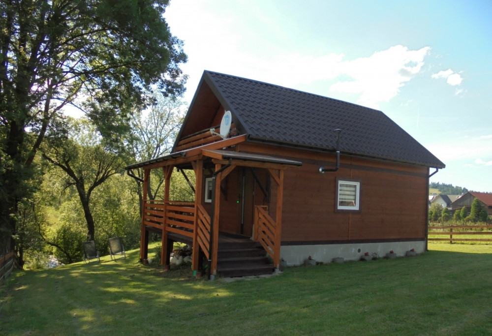 Domek nad rzeką  w miejscowości Kacwin