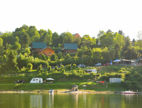 Domki nad Soliną- Pole namiotowe Zatoka nad Soliną  w miejscowości Wołkowyja