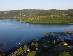 Domki nad Soliną- Pole namiotowe Zatoka nad Soliną  w miejscowości Wołkowyja