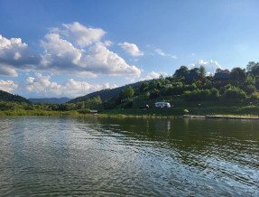 Domki nad Soliną- Pole namiotowe Zatoka nad Soliną  w miejscowości Wołkowyja