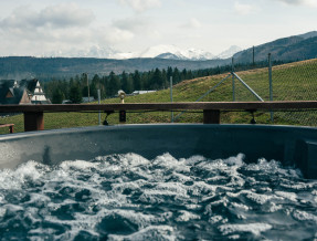 Góralski Harem Osada Glamp&Glass z jacuzzi  w miejscowości Murzasichle