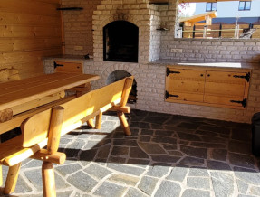 Górski Przysiółki - domy z bali świerkowych  w miejscowości Koniaków