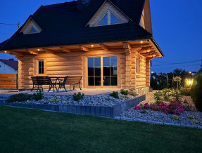 Górski Przysiółki - domy z bali świerkowych  w miejscowości Koniaków