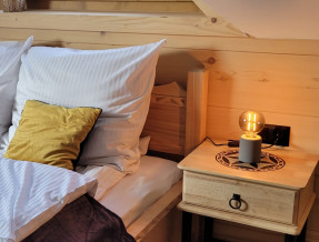 Górski Przysiółki - domy z bali świerkowych  w miejscowości Koniaków