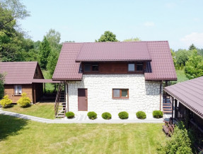 Domki i pokoje nad rzeką w miejscowości Bagno