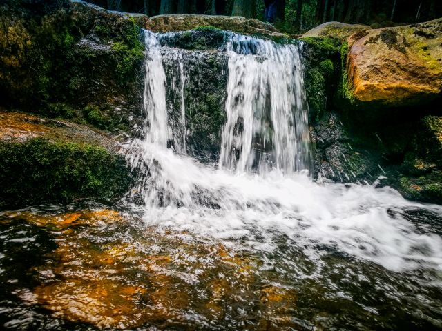 Dziki Wodospad na rzece Łomnica w Karpaczu w miejscowości Karpacz